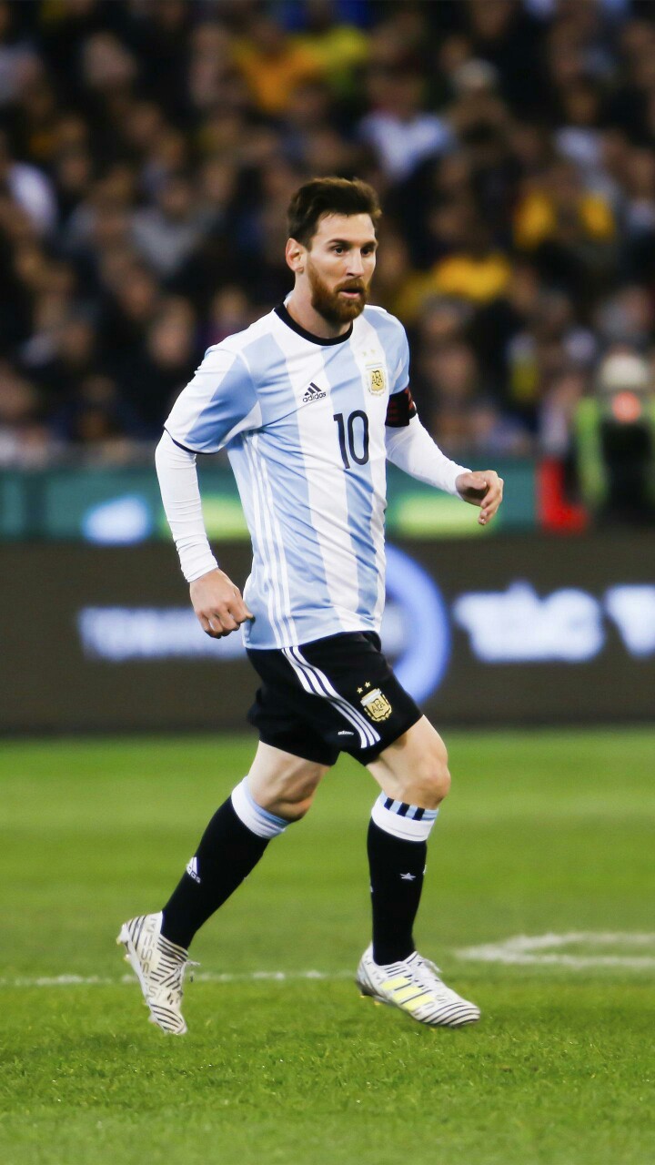 荷媒：拜仁今天将派球探考察里德，评估是否正式联系费耶诺德