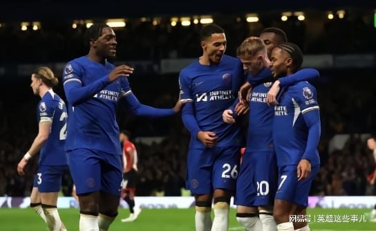 国乒8-2法国采访！莎头谈双打，王曼昱不满失误，梁靖崑谈被逆转