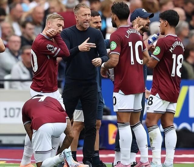 上港队客场对阵柔佛，面临阵容不整、实力不足的挑战，目标为平局。